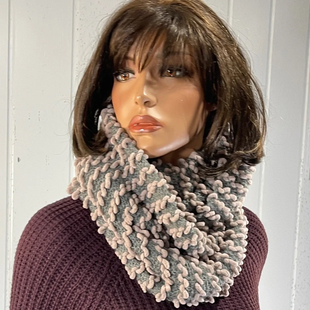*Madison88 Women’s Pink & Gray Infinity Scarf